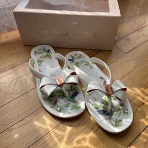 Ted Baker London Bow flip flops white/rose gold.